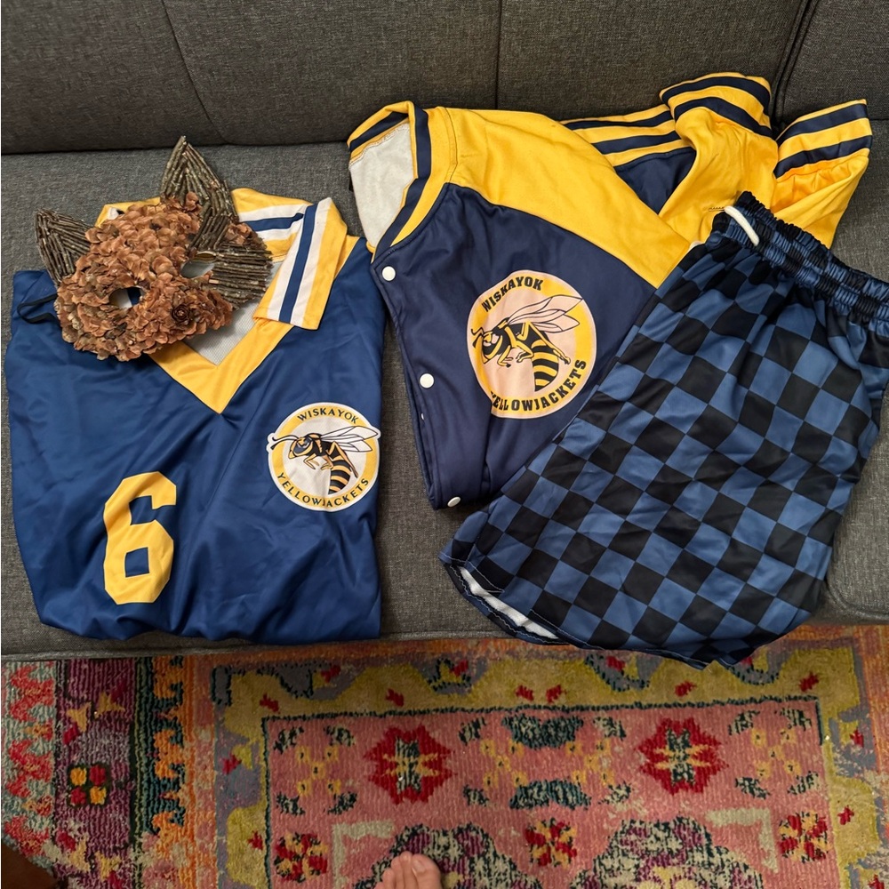 Yellowjackets costume. Comes with jacket, shorts, mask and shirt xl